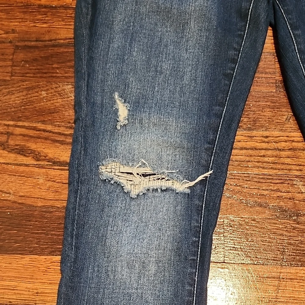 Blank NYC Dark Wash Mid Rise Soft Casual Distressed Ripped Skinny Jeans Size 28